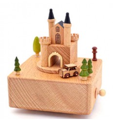 Castelo com carro em Madeira - Caixa de Música