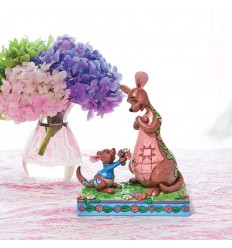 © Estatueta de Roo a dar flores a Kanga -Winnie the Pooh - Disney
