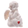 Anjo sentado em coração com rosas